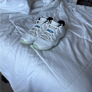 Jordan 11 Low “Legend Blue”